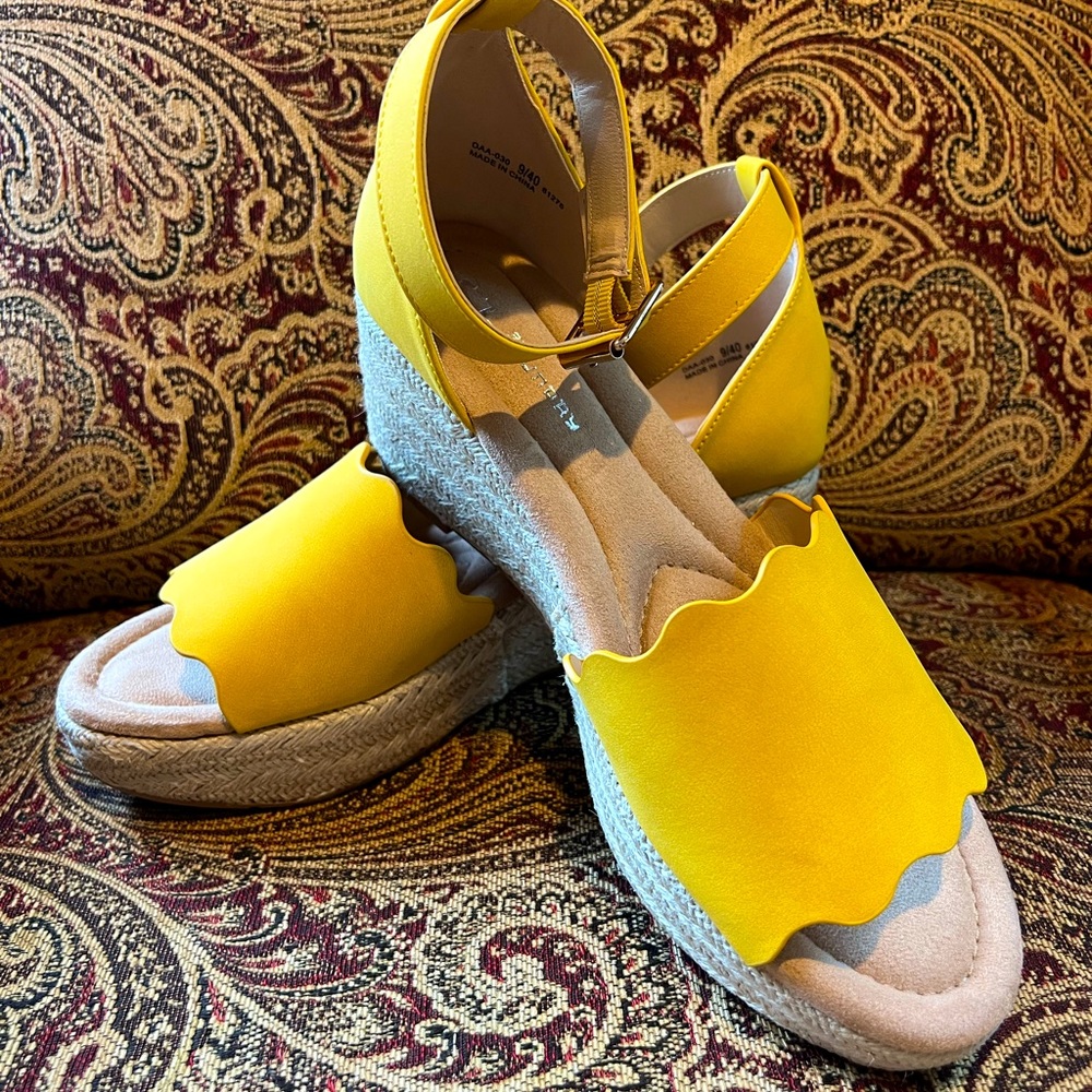 Yellow Wedge Sandals Size 9 - New - CL by Laundry